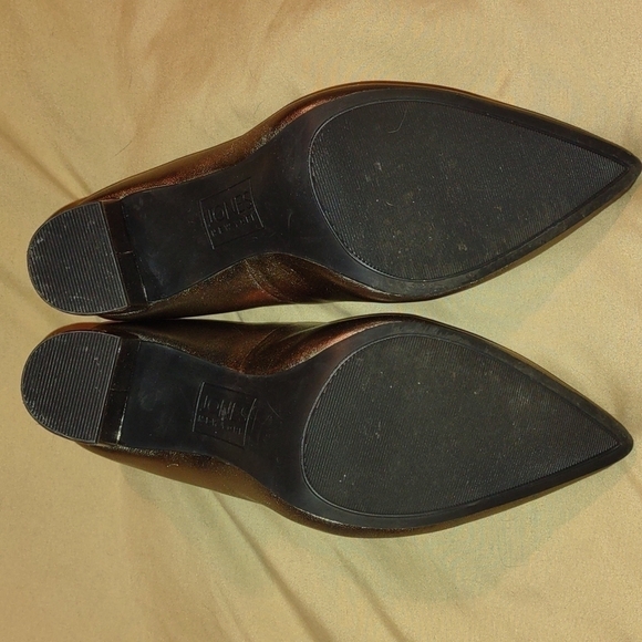 JONES New York "Cali" Champagne Gold Leather Pumps Size 8 1/2 - Picture 5 of 11